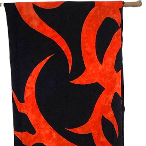 🔥HAND MADE IN INDONESIA 🇮🇩 FIRE / TRIBAL PATTERN BLACK / HOT ORANGE SARONG 🔥 - Picture 5 of 9